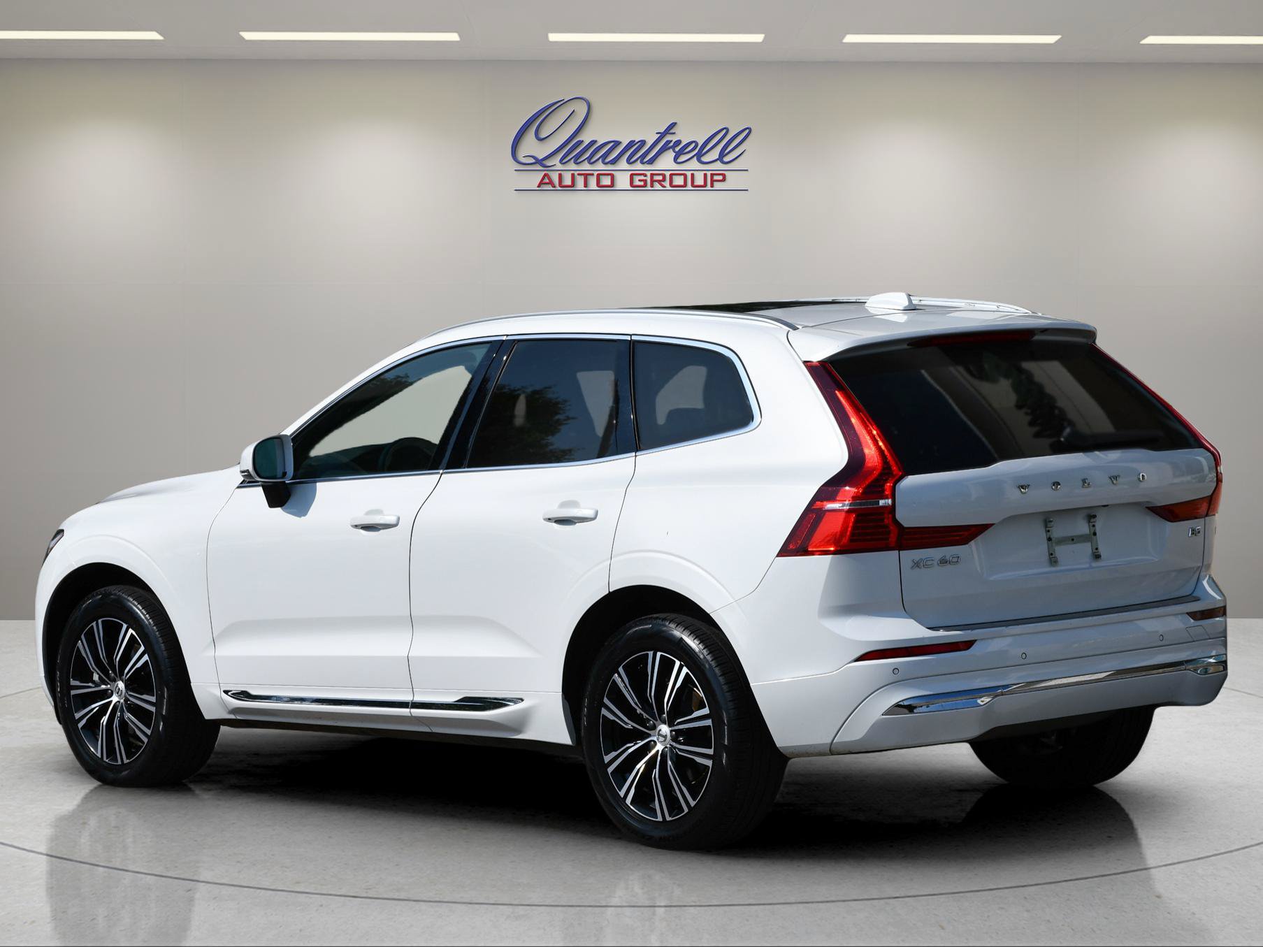 Used 2022 Volvo XC60 B5 Inscription w/ Protection Package FWD image 6