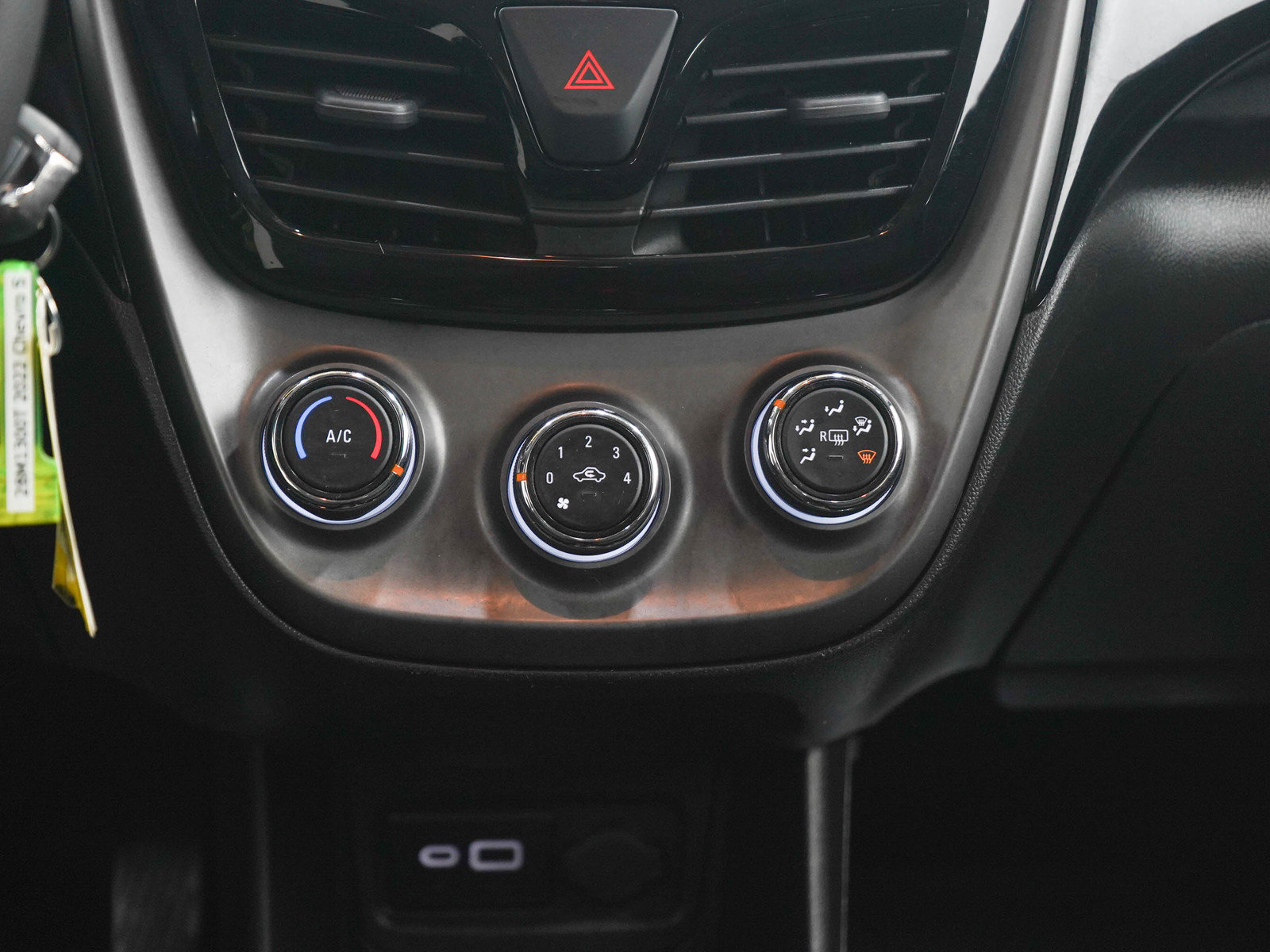 Used 2022 Chevrolet Spark LT FWD image 17