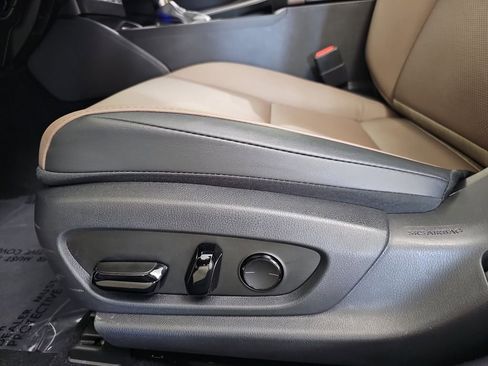 Certified 2025 Lexus ES 300h w/ Premium Package image 31