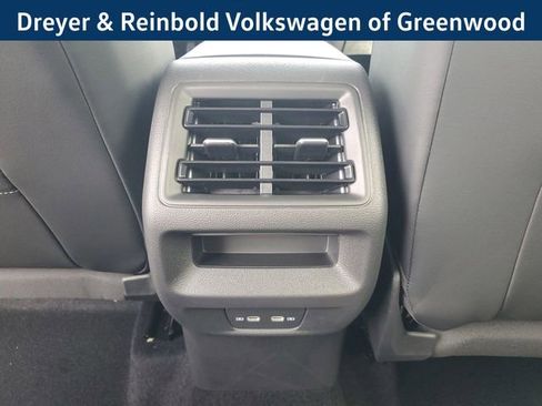 New 2025 Volkswagen Tiguan SE image 15