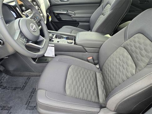 New 2025 Nissan Pathfinder SV image 5