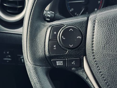 Used 2018 Toyota RAV4 LE image 12