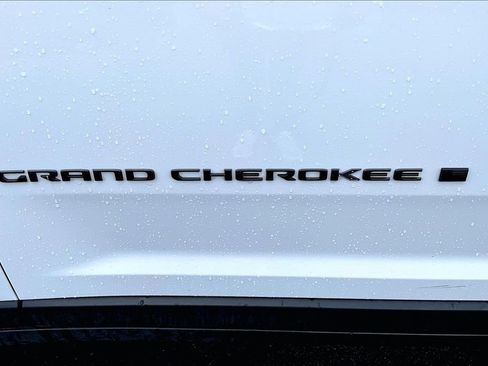 Used 2024 Jeep Grand Cherokee Altitude RWD image 26
