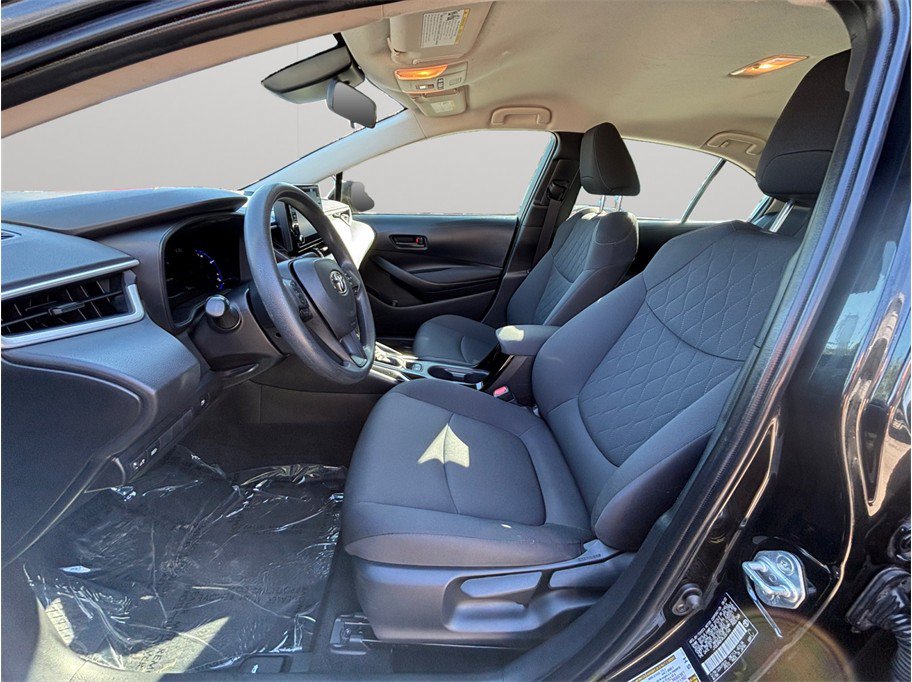 Used 2022 Toyota Corolla LE FWD image 2