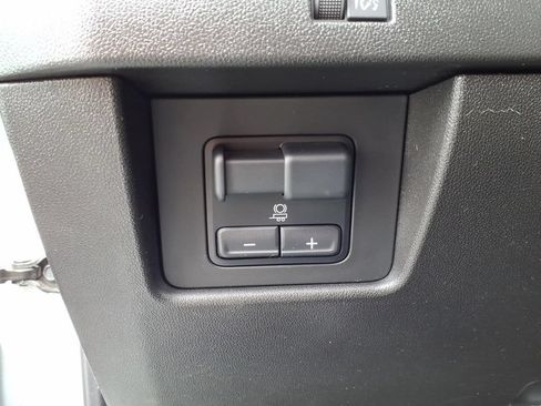 Used 2023 Chevrolet Colorado Trail Boss w/ Technology Package AWD/4WD image 13