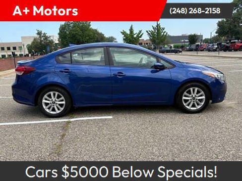 Used 2017 Kia Forte S image 1