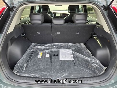 Certified 2025 Kia Niro EX image 17