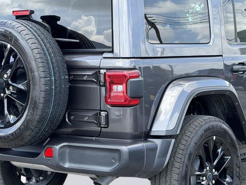 Used 2025 Jeep Wrangler Unlimited Sahara w/ Safety Group AWD/4WD image 11
