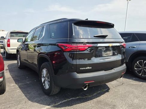 Used 2023 Chevrolet Traverse LT FWD image 3
