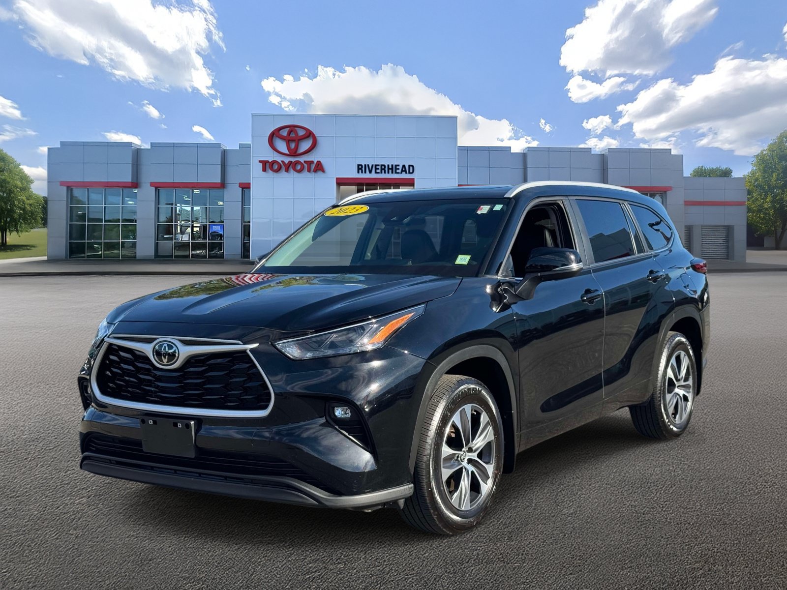 Used 2023 Toyota Highlander XLE AWD/4WD image 1