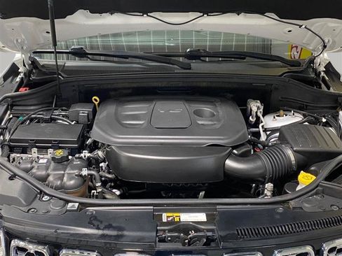 Used 2019 Jeep Grand Cherokee Overland AWD/4WD image 23