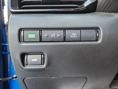 Used 2025 Nissan Sentra SV FWD image 31