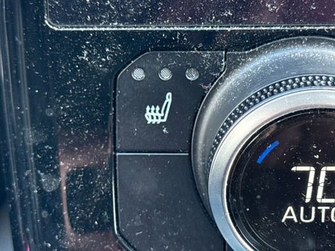 Used 2023 Toyota Highlander XLE image 33