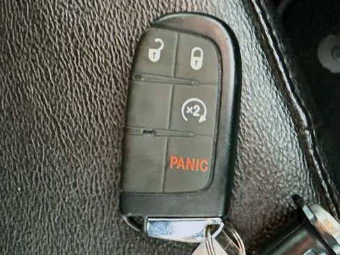 Used 2025 Jeep Compass Limited AWD/4WD image 36