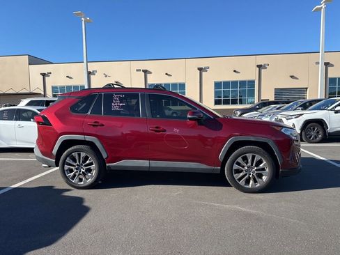Used 2019 Toyota RAV4 XLE Premium image 2