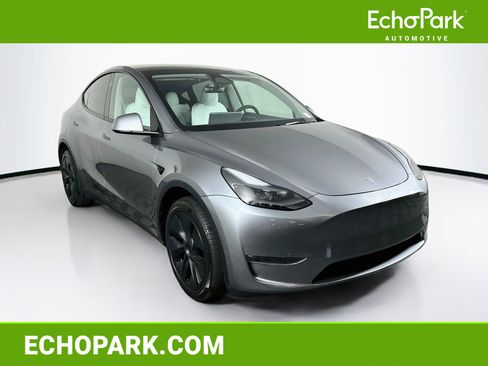 Used 2025 Tesla Model Y Long Range AWD/4WD image 1