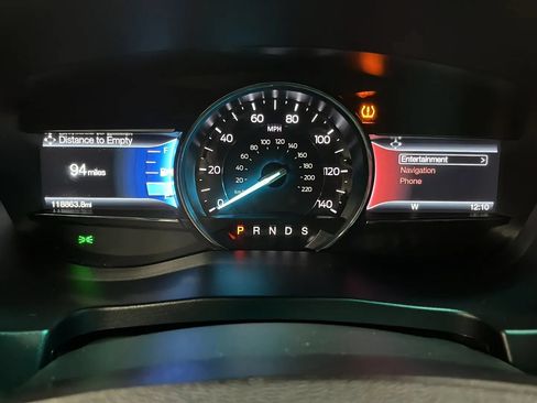 Used 2017 Ford Explorer XLT w/ Equipment Group 202A AWD/4WD image 27