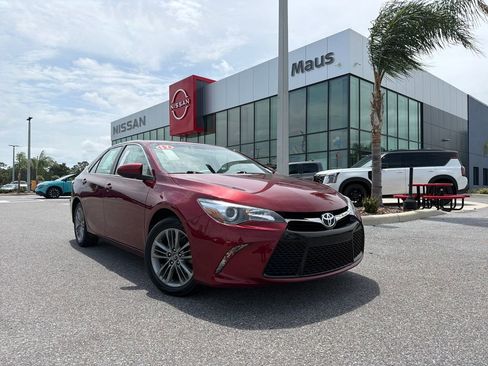Used 2017 Toyota Camry SE FWD image 1
