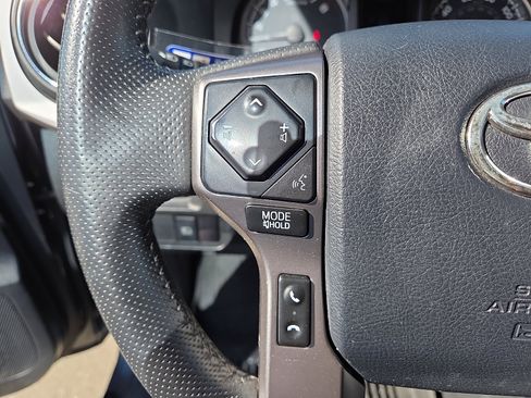 Used 2018 Toyota Tacoma SR5 image 21