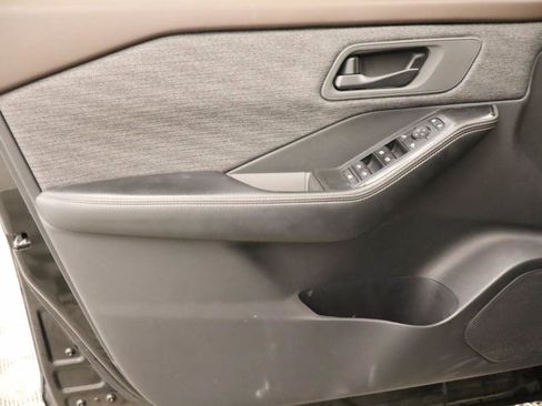 Used 2021 Nissan Rogue S FWD image 16