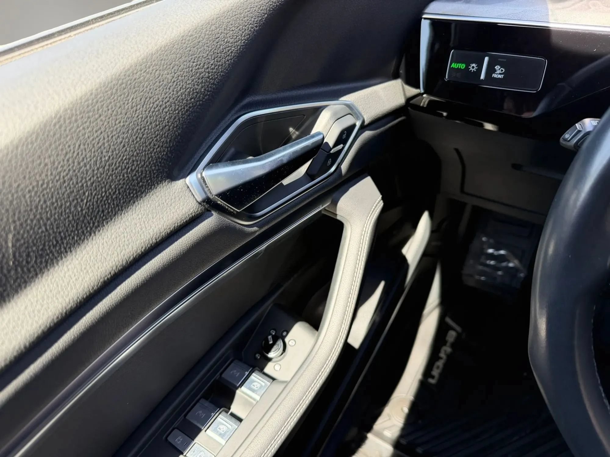 Used 2023 Audi e-tron Premium Plus AWD/4WD image 27