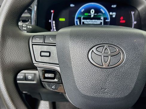 Used 2025 Toyota Camry LE FWD image 16