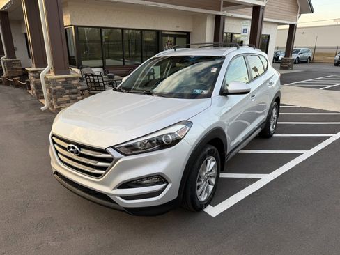 Used 2017 Hyundai Tucson SE image 2