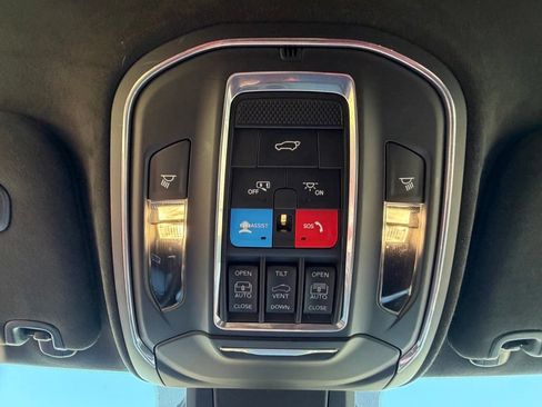 Used 2024 Jeep Wagoneer Launch Edition AWD/4WD image 35