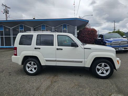 Used 2010 Jeep Liberty Limited w/ Trailer Tow Class III Group AWD/4WD image 8