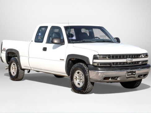 Used 2000 Chevrolet Silverado 1500 4x4 Extended Cab w/ Firm Ride Suspension Pkg image 4
