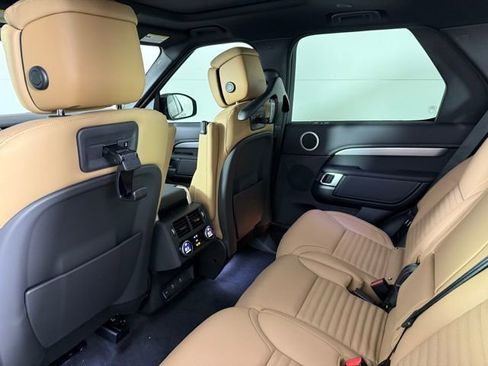 Certified 2025 Land Rover Discovery Dynamic SE image 23