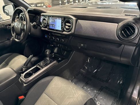Used 2021 Toyota Tacoma TRD Sport AWD/4WD image 15
