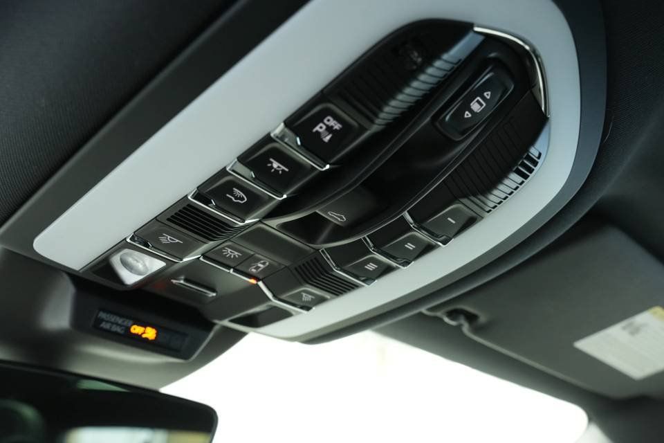 Certified 2026 Porsche Macan AWD/4WD image 34