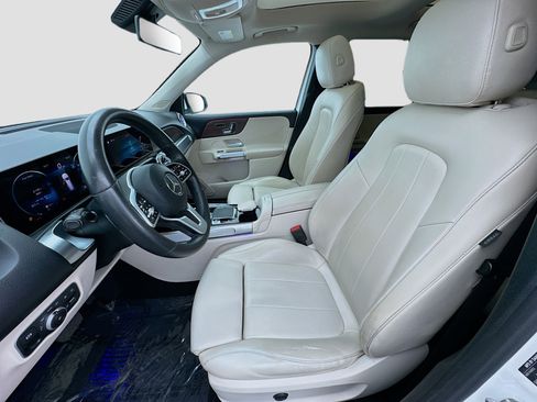 Used 2020 Mercedes-Benz GLB 250 4MATIC w/ Premium Package image 13