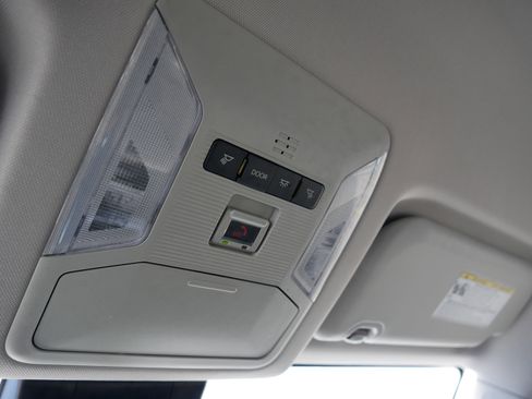 Used 2022 Toyota RAV4 LE image 32