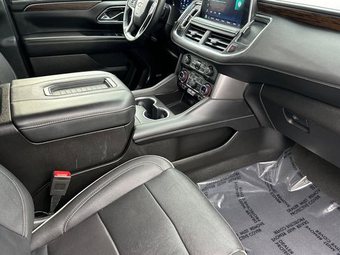 Used 2023 Chevrolet Suburban Premier image 19