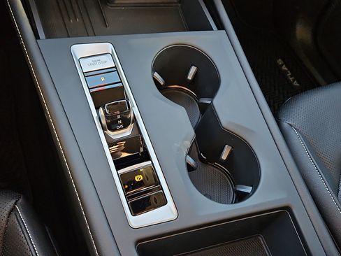 New 2026 Volkswagen Atlas SE image 15