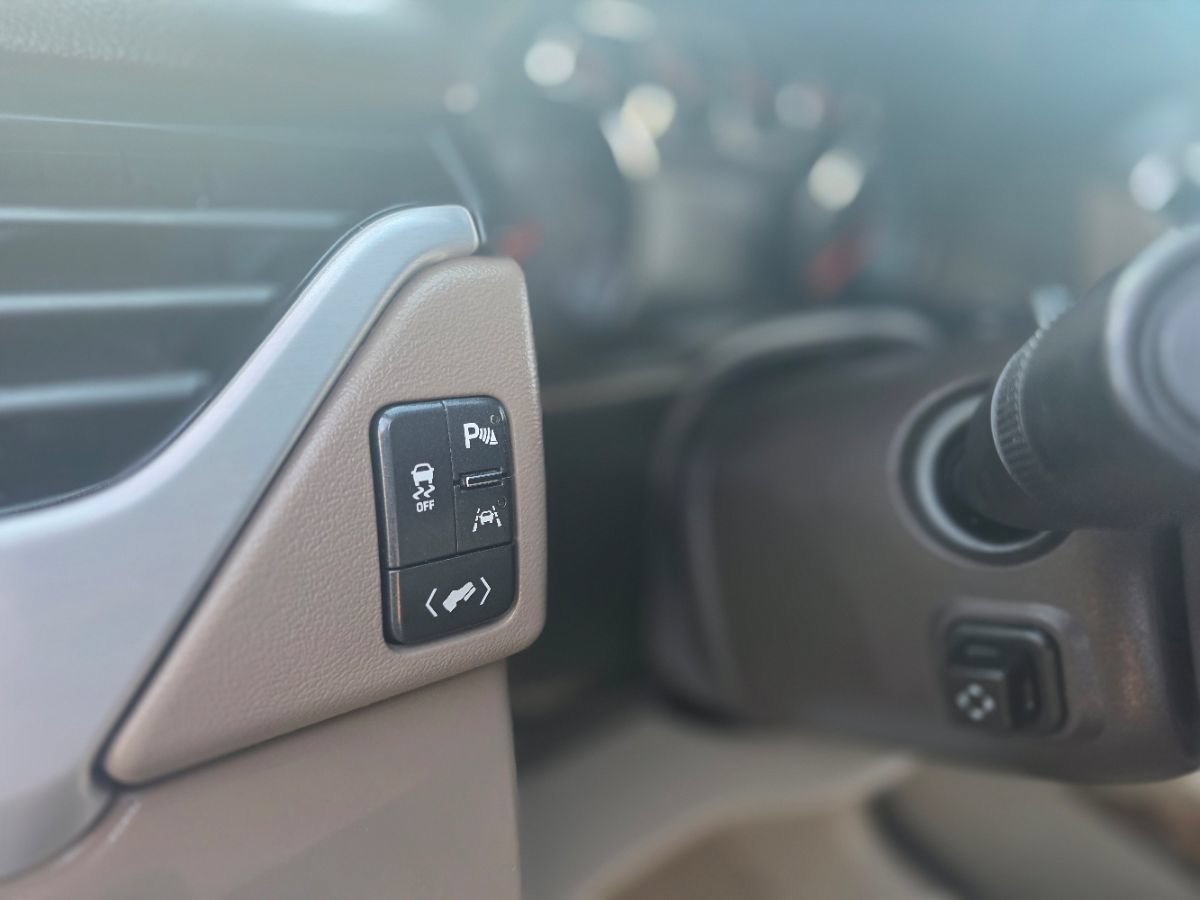 Used 2019 GMC Yukon XL SLT w/ Open Road Package AWD/4WD image 27