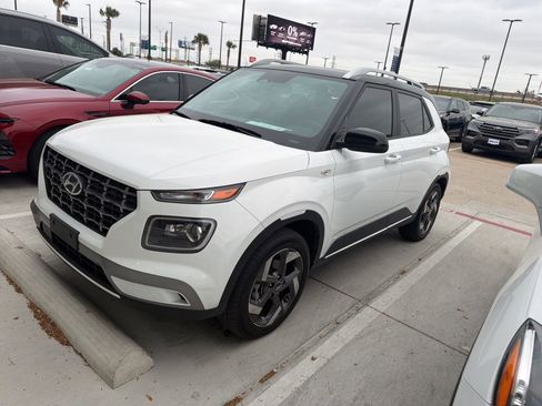 Used 2024 Hyundai Venue Limited image 1
