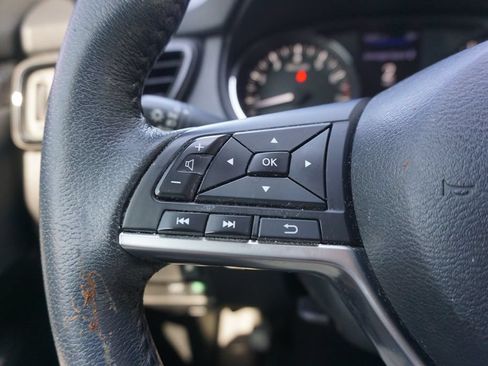 Used 2019 Nissan Rogue S w/ Special Edition Package FWD image 7