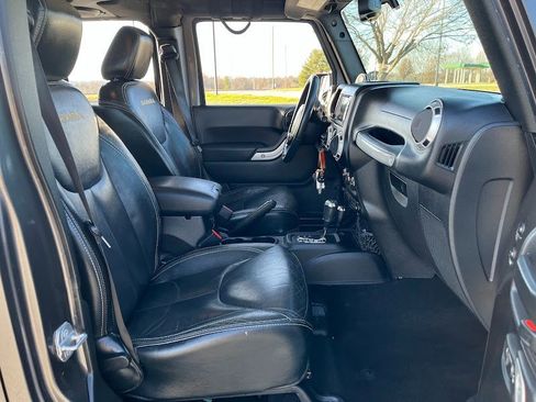 Used 2014 Jeep Wrangler Unlimited Sahara w/ Connectivity Group image 33