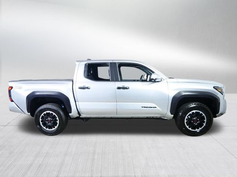 Used 2025 Toyota Tacoma TRD Off-Road w/ TRD Off Road Premium Package AWD/4WD image 8
