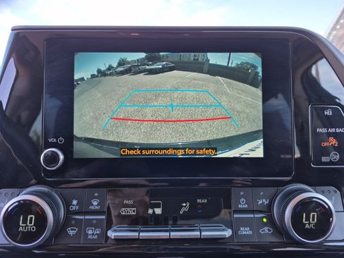Certified 2025 Toyota Highlander XLE AWD/4WD image 30