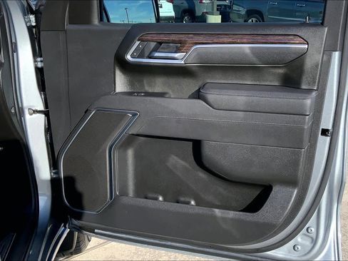Used 2025 GMC Sierra 1500 Elevation image 43