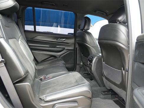 Used 2024 Jeep Grand Cherokee L Laredo image 23