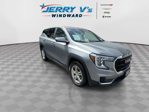 Used 2024 GMC Terrain SLE image 2