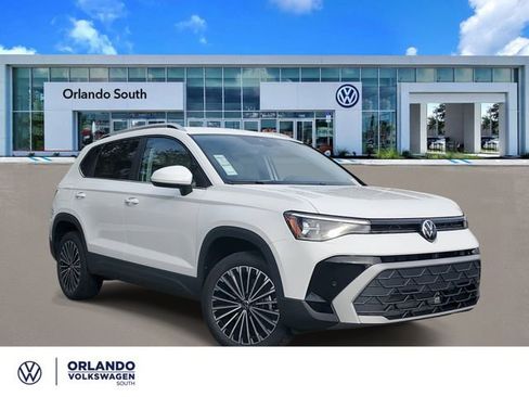 New 2026 Volkswagen Taos SE image 1