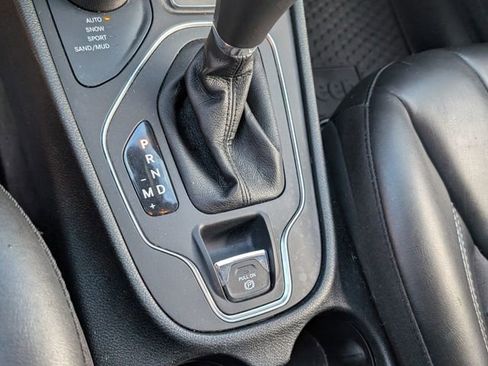 Used 2022 Jeep Cherokee Latitude image 23