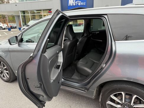 Used 2017 Volvo XC60 T6 Dynamic w/ Climate Package image 6