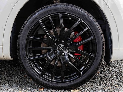 Used 2021 Maserati Levante image 27